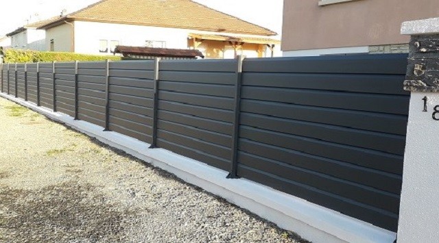 Clôture en kit pour délimiter et aménager le jardin